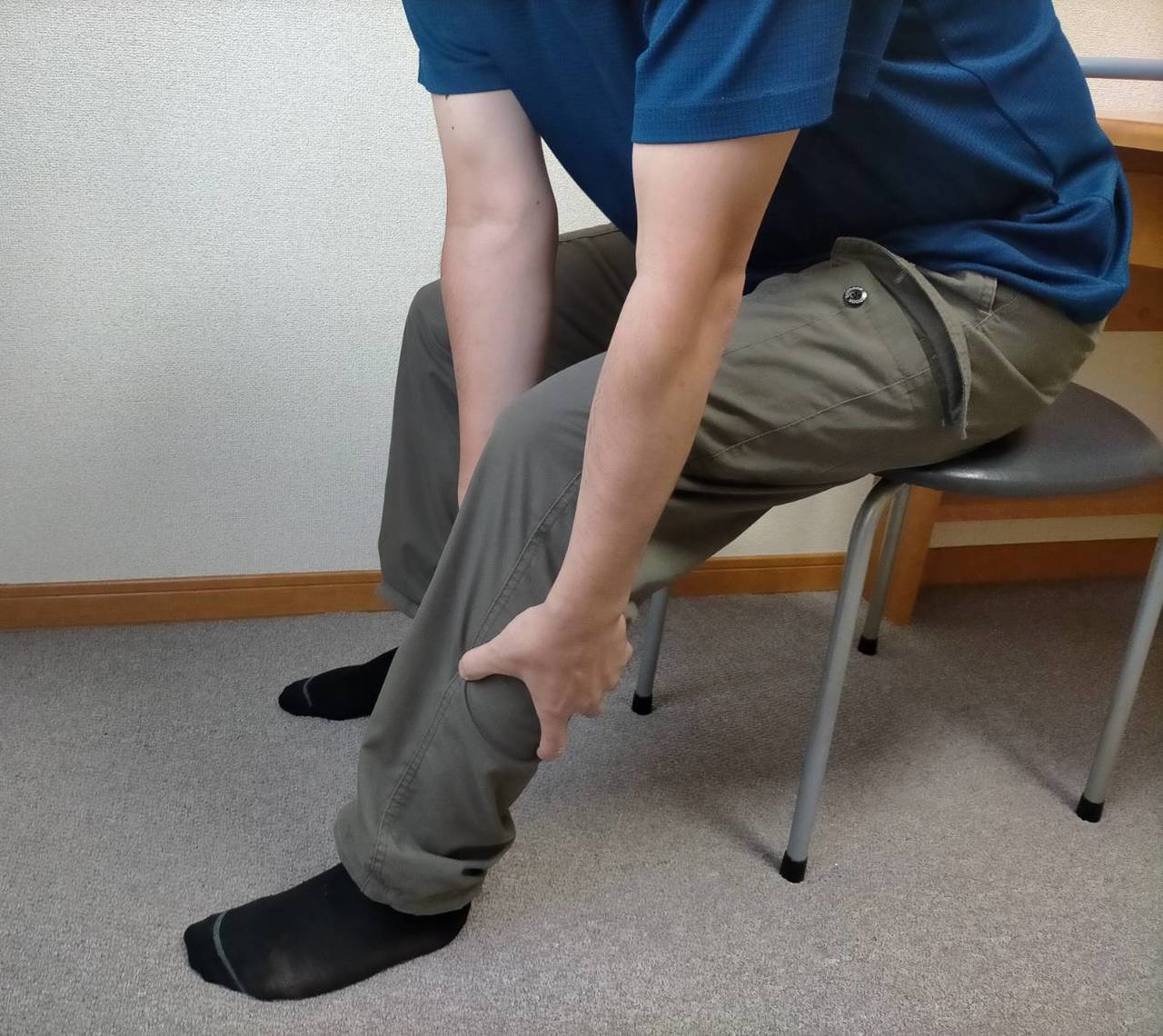 痛みのある部分を押すと激痛が走る